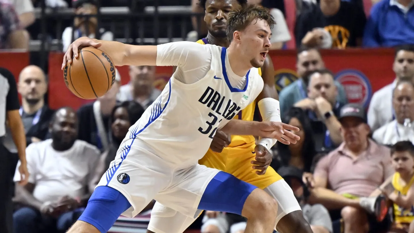 Pemain Pendatang Baru Mavericks Cooper Flagg Serius Saat Debut Profesional di Liga Musim Panas NBA